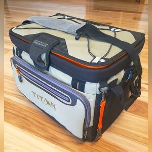 Arctic Zone Titan Deep Freeze Zipperless Hardbody cooler - 20 qt/30 can